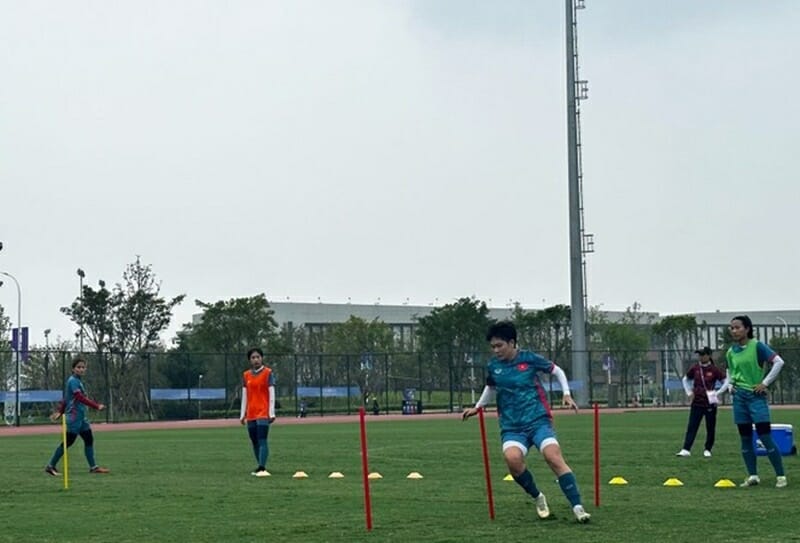 Tuyển nữ Việt Nam tập luyện chuẩn bị cho trận thứ 2 tại ASIAD 19. Nguồn: VFF.