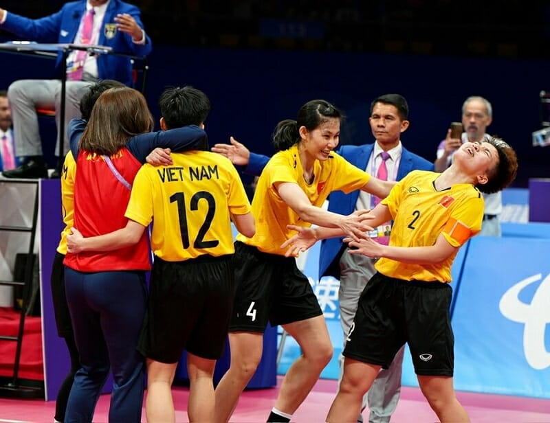 ĐT cầu mây nữ Việt Nam đánh bại Indonesia để giành HCV (Ảnh: Thể Thao Việt Nam).