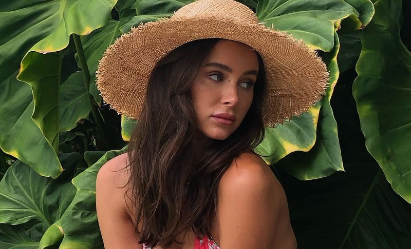 Bạn gái Maddison phô bày body ngọc ngà với bikini tinh khôi