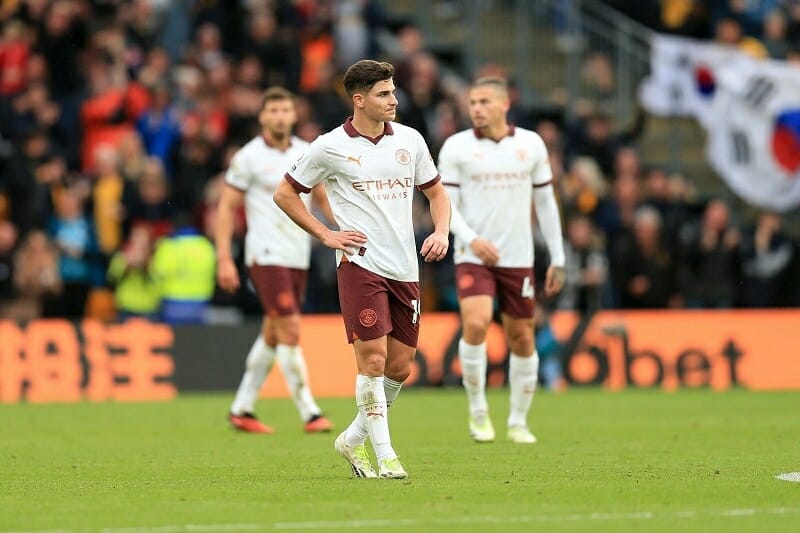 Man City bất ngờ nhận thất bại trước Wolves.