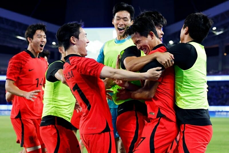 ĐT Olympic Hàn Quốc là những người được hưởng niềm vui chiến thắng (Ảnh: Getty).