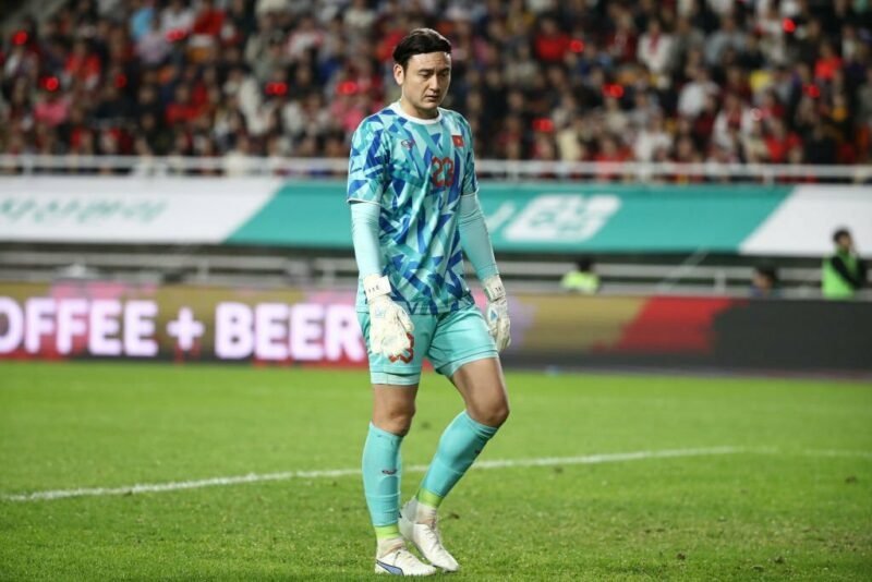 Văn Lâm bị nhận xét đã thi đấu không tròn vai