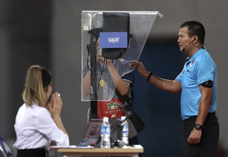 VAR nói về tình huống VAR ở trận Hải Phòng và HAGL. Ảnh: Thethaovanhoa.