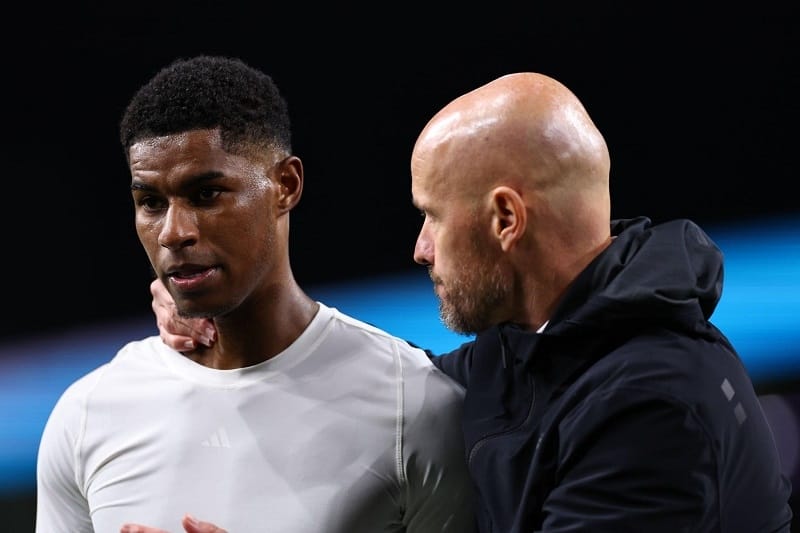 Dwight Yorke khuyên Erik ten Hag nói chuyện rõ ràng với Marcus Rashford.
