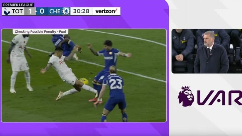 VAR liên tục phải can thiệp trong trận Tottenham vs Chelsea