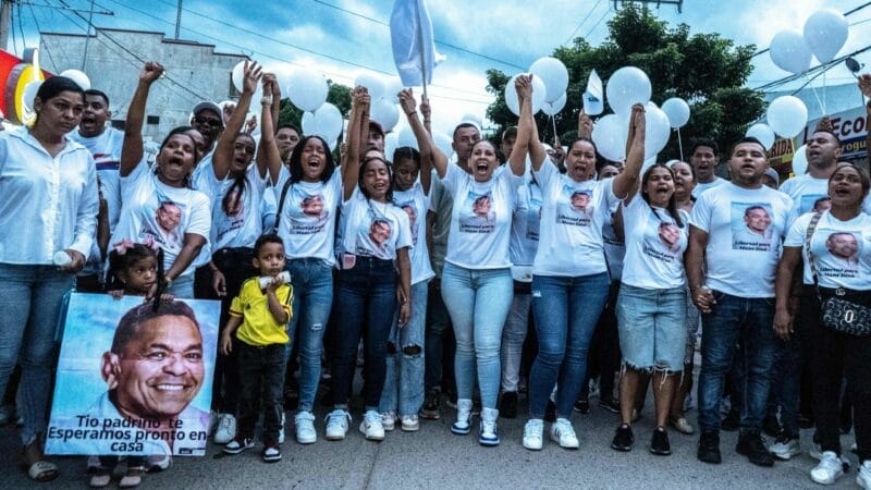 Người dân Colombia kêu gọi nhóm phiến quân trả tự do cho cha Diaz