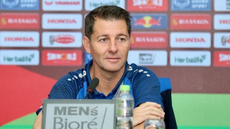 HLV Casas lo ngại trước chuyến làm khách đến Mỹ Đình (Ảnh: VFF)