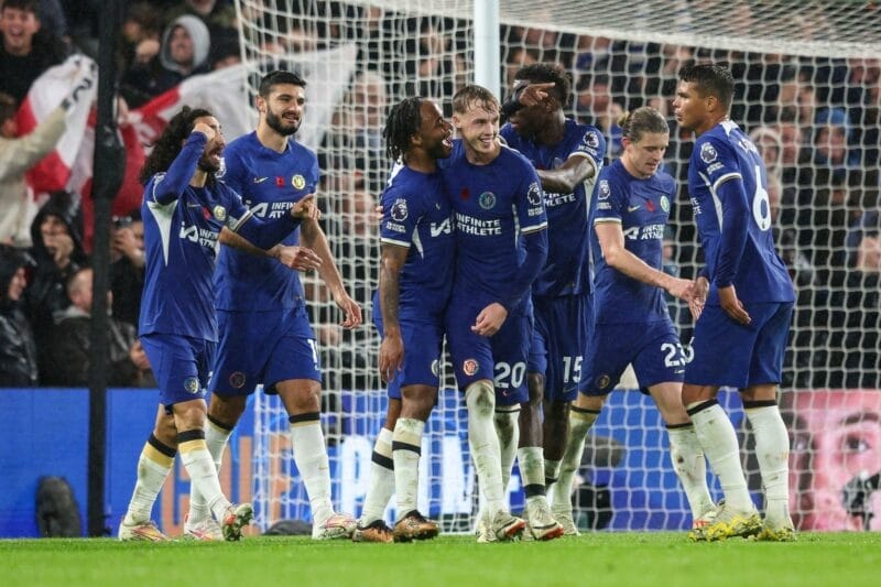 Bàn thắng của Cole Palmer khép lại cuộc rượt đuổi tỉ số ngoạn mục.