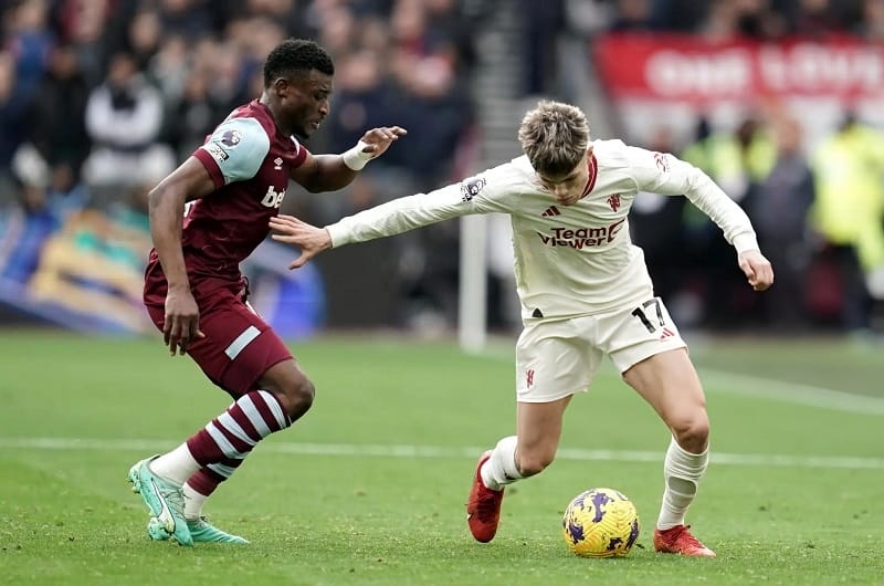 Hiệp một diễn ra với nhịp độ không quá nhanh.