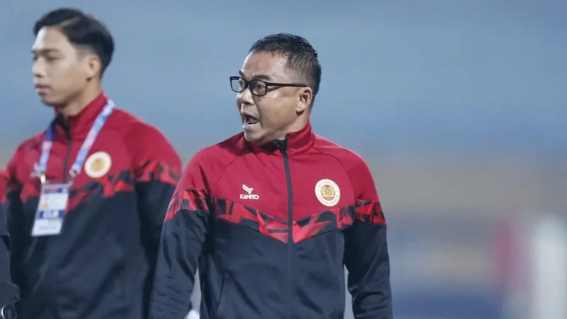 HLV CAHN bị phạt thẻ nhiều hơn cả cầu thủ