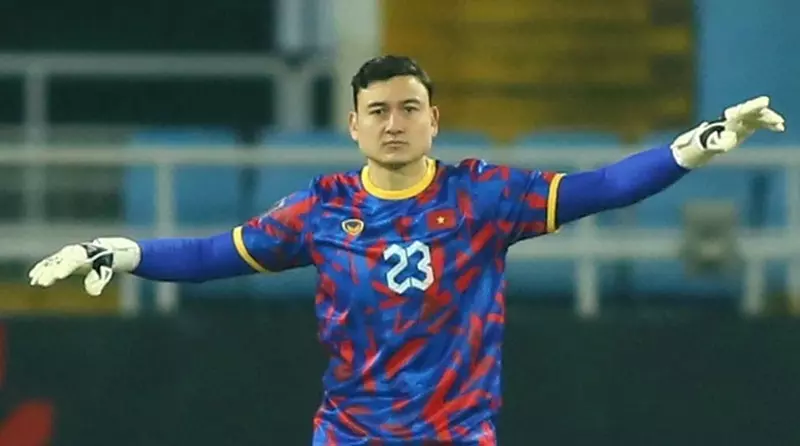 Văn Lâm lỡ Asian Cup. Ảnh: Báo Tuổi Trẻ.