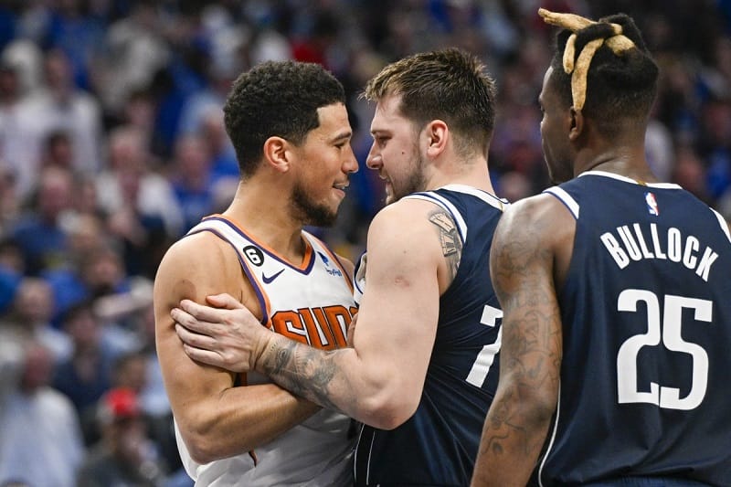 Doncic gục ngã trước Booker trong ngày bị khán giả chế giễu