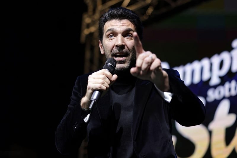 Gianluigi Buffon thú nhận anh đã mua bằng tốt nghiệp.