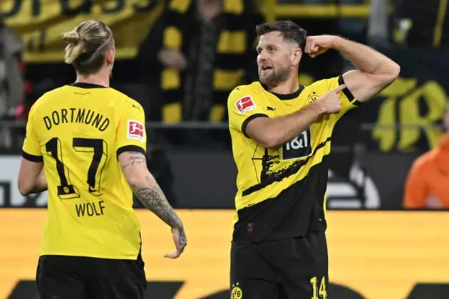 Dortmund thắng dễ trên sân nhà