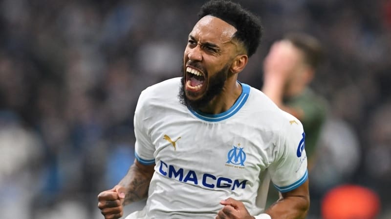 Giúp Marseille đi tiếp, Aubameyang làm nên lịch sử