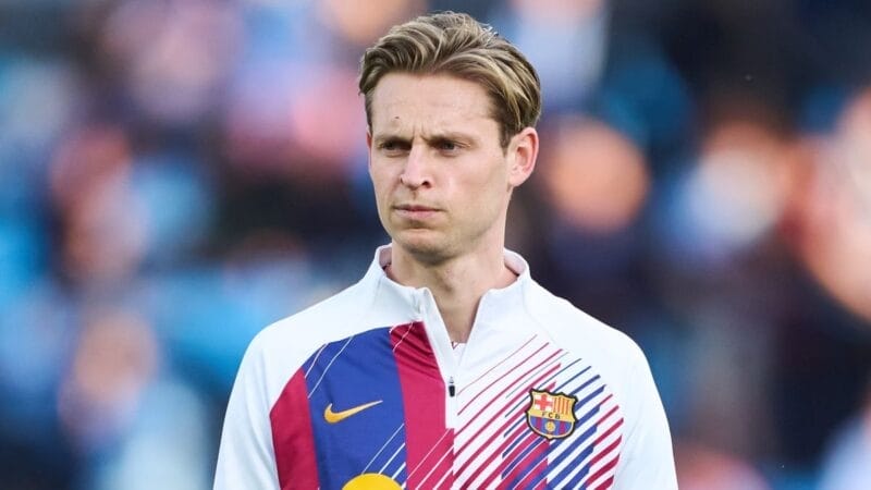 De Jong phản ứng bất ngờ trước tin đồn đến Man United hoặc Chelsea