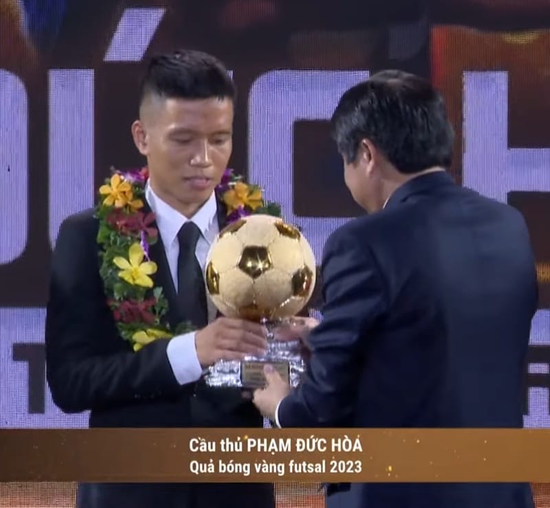 Phạm Đức Hòa giành chiến thắng.