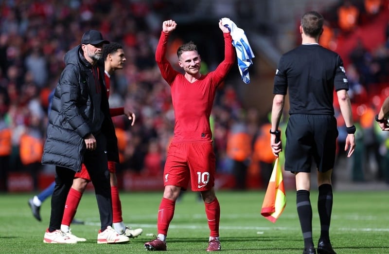 Mac Allister có trận đấu hay với 1 kiến tạo cho Salah.