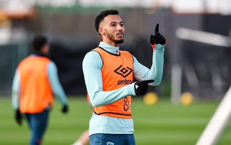 Lloyd Kelly sẽ rời Bournemouth sau khi hết hạn hợp đồng.