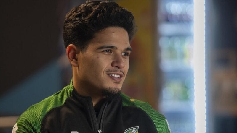 Ragnar Oratmangoen là 1 trong 2 cầu thủ sắp nhập tịch Indonesia