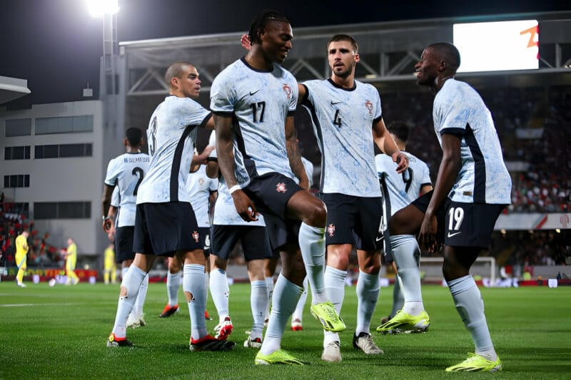 Bồ Đào Nha thi đấu lấn lướt trước Thụy Điển (Ảnh: Getty).