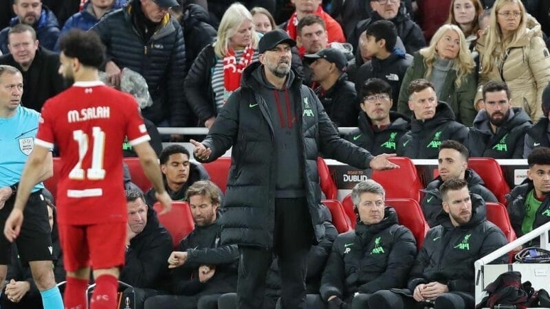 Klopp không hiểu chuyện gì đang xảy ra với các học trò