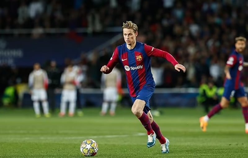 Bayern quan tâm De Jong, Barca hét giá 50 triệu