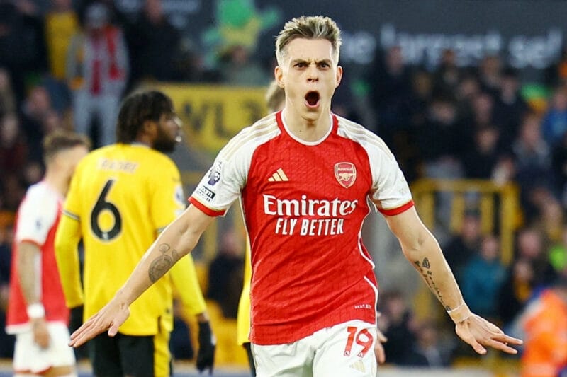 Trossard mở ra chiến thắng cho Arsenal 