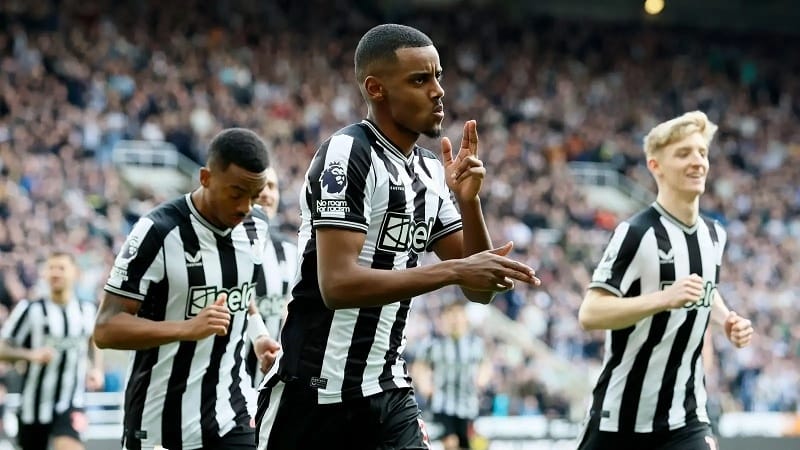 Isak có tháng 3 ấn tượng