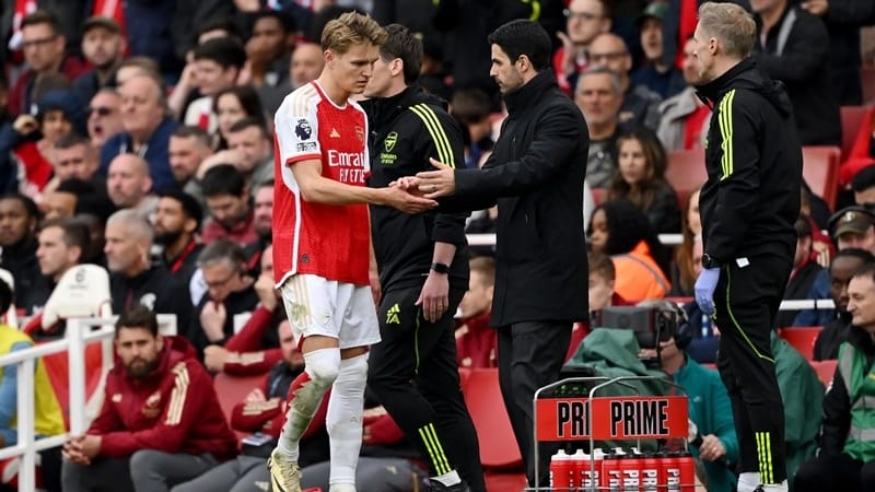 Arteta báo tin xấu về Odegaard.