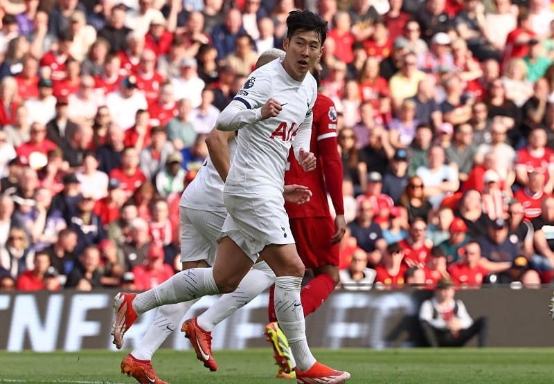 Son Heung Min ấn định tỷ số 2-4 cho Spurs.