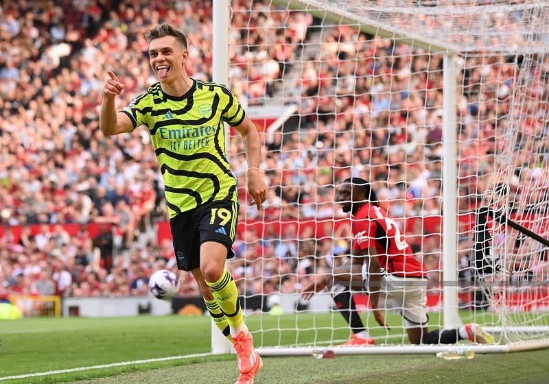 Trossard dễ dàng mở tỷ số cho Arsenal.