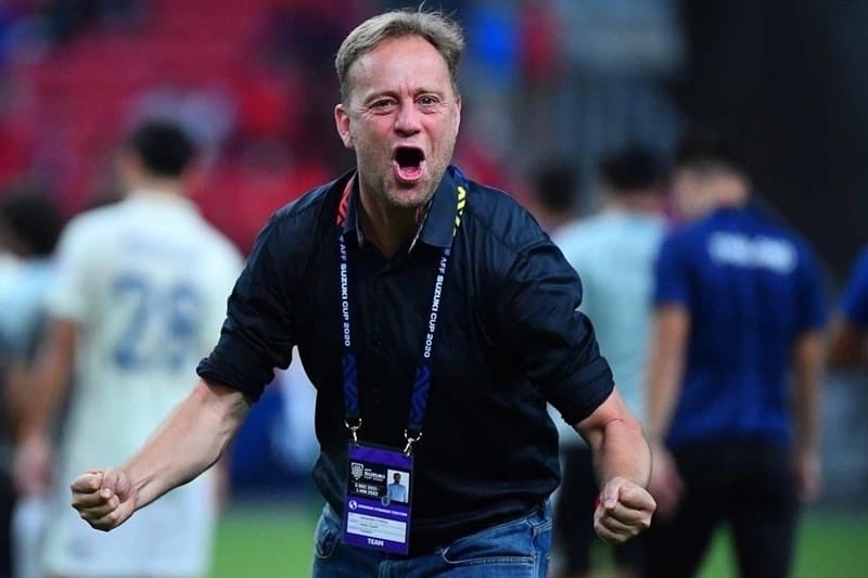 HLV Mano Polking dự khán giải hạng Nhất