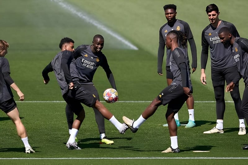 Real Madrid có lợi thế sân nhà ở trận lượt về.