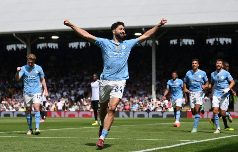 Josko Gvardiol sớm mở tỉ số cho Man City.