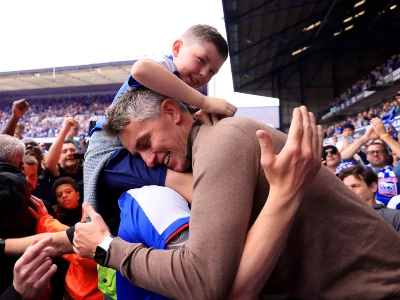 McKenna muốn ở lại dẫn dắt Ipswich.