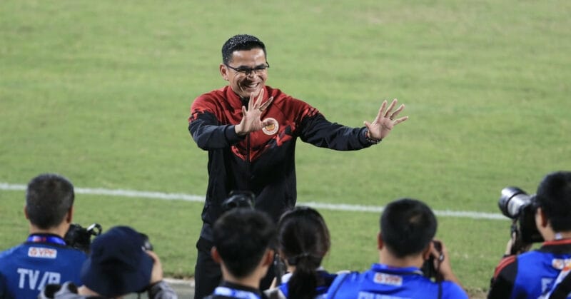 HLV Kiatisuk bất ngờ chia tay CAHN (Ảnh: VietNamNet).