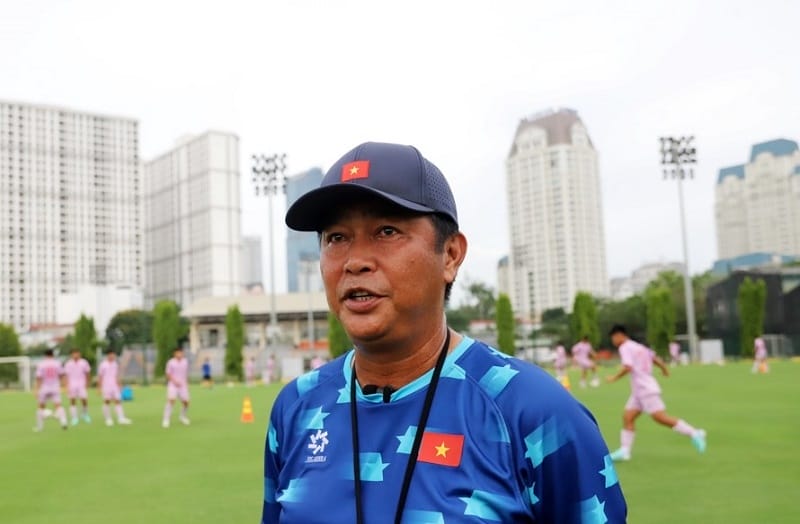 HLV Trần Minh Chiến đặt mục tiêu vào chung kết (Ảnh: VFF).