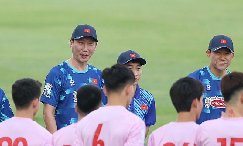 HLV Kim Sang-sik loại 4 cầu thủ khỏi ĐT Việt Nam (ảnh: VFF).