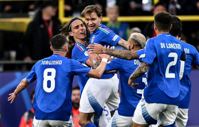 ĐT Italy ngược dòng chớp nhoáng.