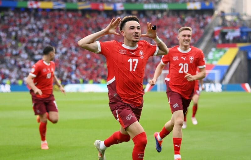 Ruben Vargas nhân đôi cách biệt.