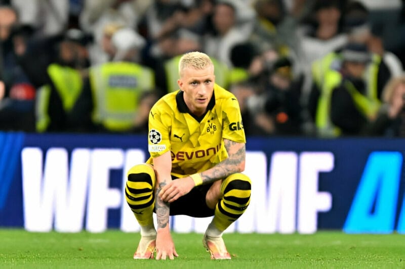 Marco Reus thất thần sau khi Dortmund thất bại trước Real Madrid (Ảnh: Getty).