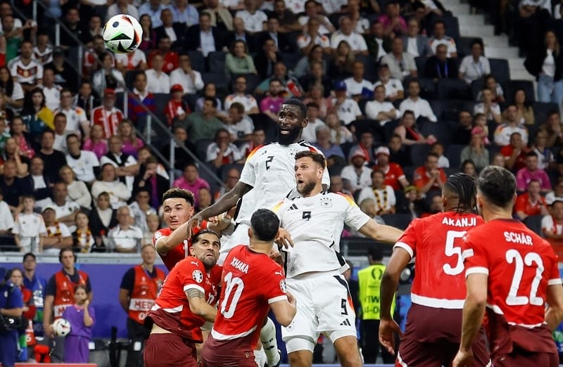 ĐT Thụy Sĩ đánh rơi chiến thắng.