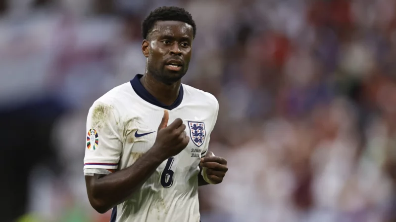 Tuyển Anh sẽ mất Guehi ở trận tới do án treo giò