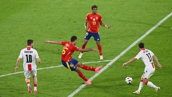 Khoảnh khắc lóe sáng của Rodri giúp Tây Ban Nha gỡ hòa