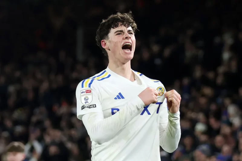 Tottenham chiêu mộ Archie Gray