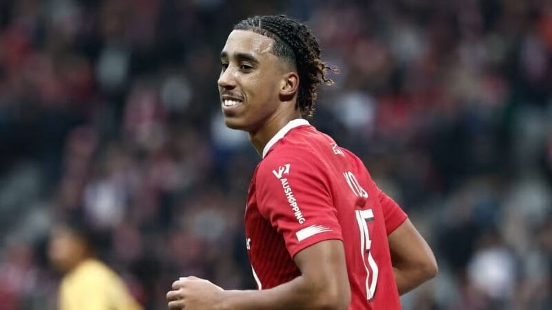 Man United chọn mua Leny Yoro thay vì Branthwaite