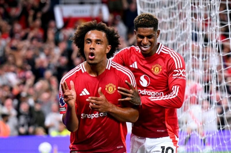 Man United thắng nhọc ngày ra quân