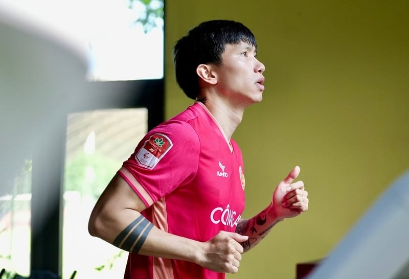 Văn Hậu vẫn chưa bình phục chấn thương (Ảnh: Công An Hà Nội FC).