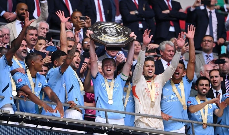 Man City giành danh hiệu Community Shield.